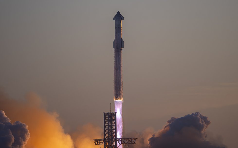 Při druhém pokusu Starship dosáhla oběžné dráhy (18. 11. 2023).