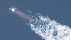 Super Heavy vynesl Starship, jak měl, pak obě části explodovaly (18. 11. 2023).