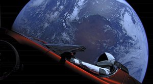 Auto ve vesmíru: Start rakety Falcon Heavy 