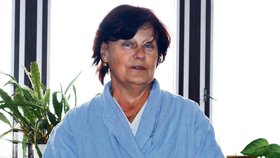 „Trpěla jsem pět měsíců jako zvíře!“ stěžuje si Zdenka Kopečková (66) ze Senorad na Brněnsku. A doufá, že se do ivančické nemocnice, kde jí zdravotníci nechali po gynekologické operaci v těle 28 cm dlouhý chirurgický nástroj, už nikdy nevrátí!