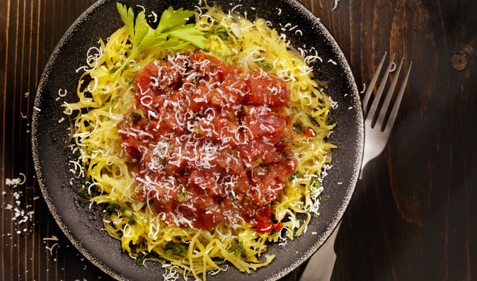 Špagetová dýně s rajčatovou omáčkou