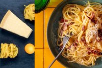 Špagety Carbonara jako z Itálie: Stačí vám 5 surovin a 25 minut v kuchyni!