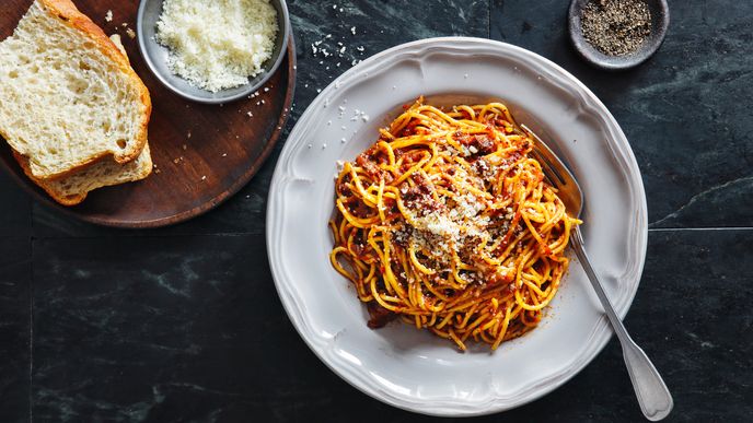 Špagety s boloňskou omáčkou.