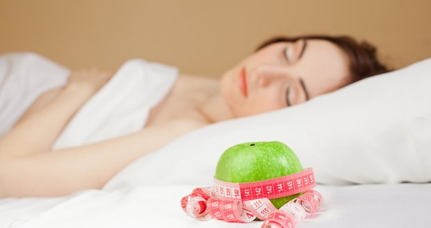 Vydatný spánek pomáhá s hubnutím víc, než si myslíte.
