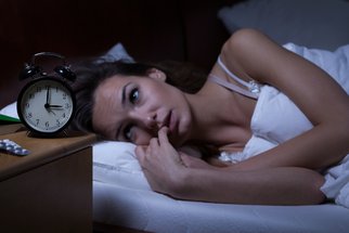 Trápí vás poruchy spánku a nespavost? Víme, jak je léčit