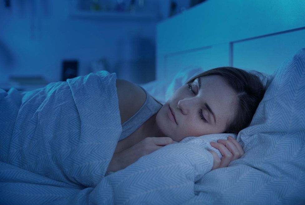 Vědci ze Spánkové laboratoře Národního ústavu duševního zdraví zkoumají vzácnou poruchu spánku, která může souviset s výskytem Parkinsonovy nemoci.