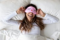 Jak opravdu působí spánek na pleť? Je za tím víc, než by se mohlo zdát