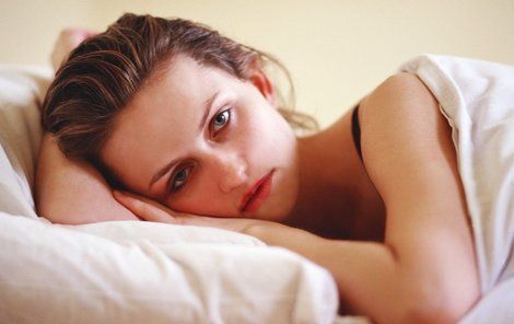 Vysoké napětí ovlivňuje kvalitu našeho spánku.