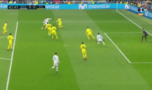 Real Madrid - Villarreal: Netypicky pravačkou zakončoval Bale, jeho rána prolétla vedle levé tyče Asenjovy brány