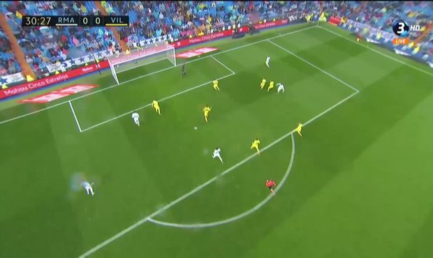 Real Madrid - Villarreal: Ronaldo z další dobré pozice na pravé straně poslal míč jen do boční sítě