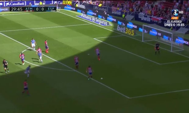 Atlético - Espanyol: Střelu hostujícího Morena vytěsnil gólman Atlétika Oblak na tyč