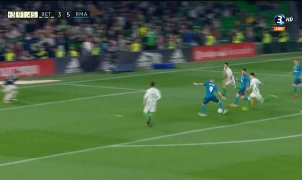 Real Betis - Real Madrid: Gólovou pojistku Realu Madrid předal střídající Benzema, který využil přihrávky od Lucase