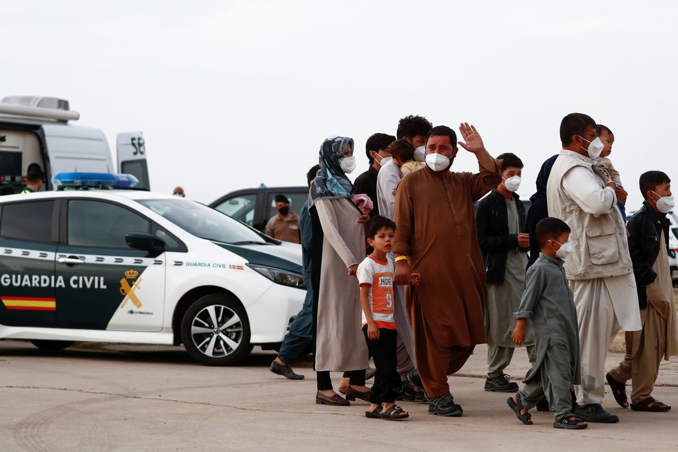 Evakuace afghánských obyvatel na vojenskou základnu Torrejon ve Španělsku (24.8.2021)
