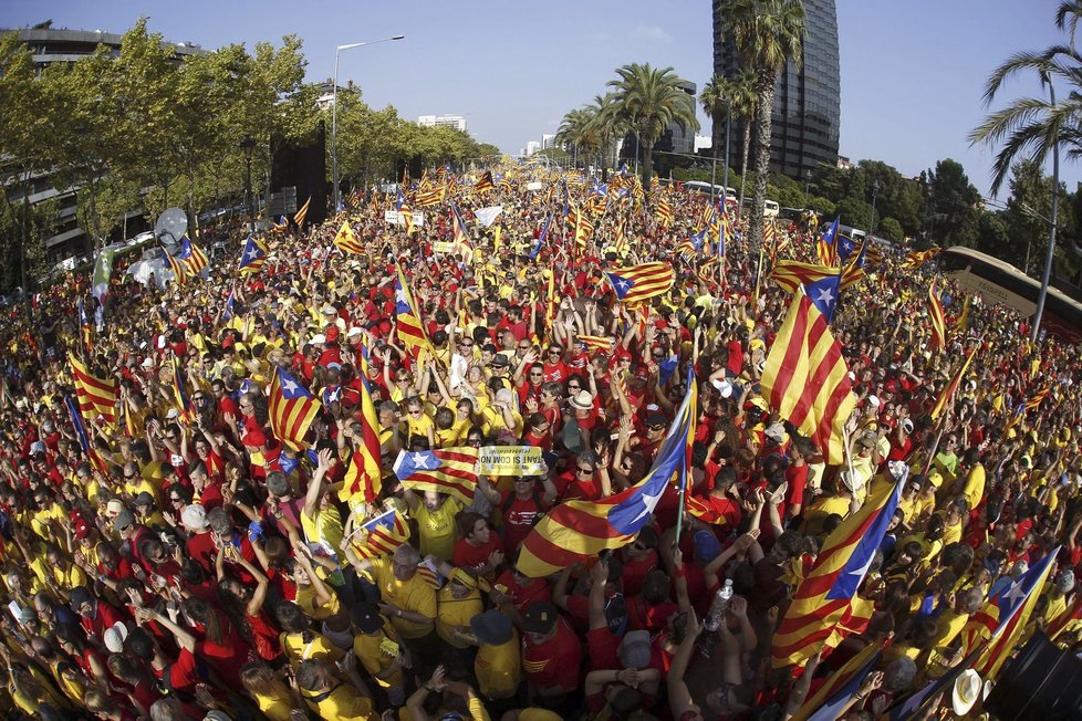 Obří demonstrace v Barceloně: Do ulic se vypravili Katalánci