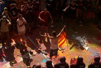 Policie se střetla v Barceloně se separatisty: 24 zraněných