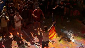 Policie se v Barceloně střetla se separatisty, 24 raněných.