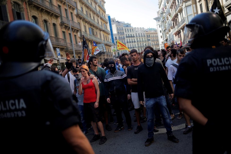 Policie se v Barceloně střetla se separatisty, 24 raněných.