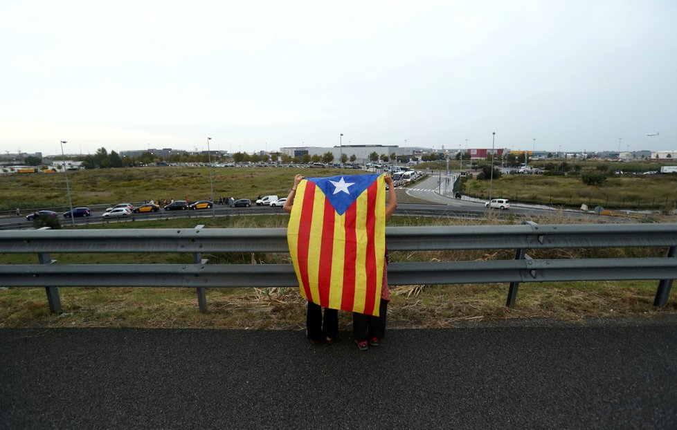 Barcelonské letiště se otřásá v základech (14.10.2019)