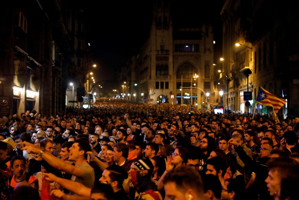 Barcelonské letiště se otřásá v základech (14.10.2019)