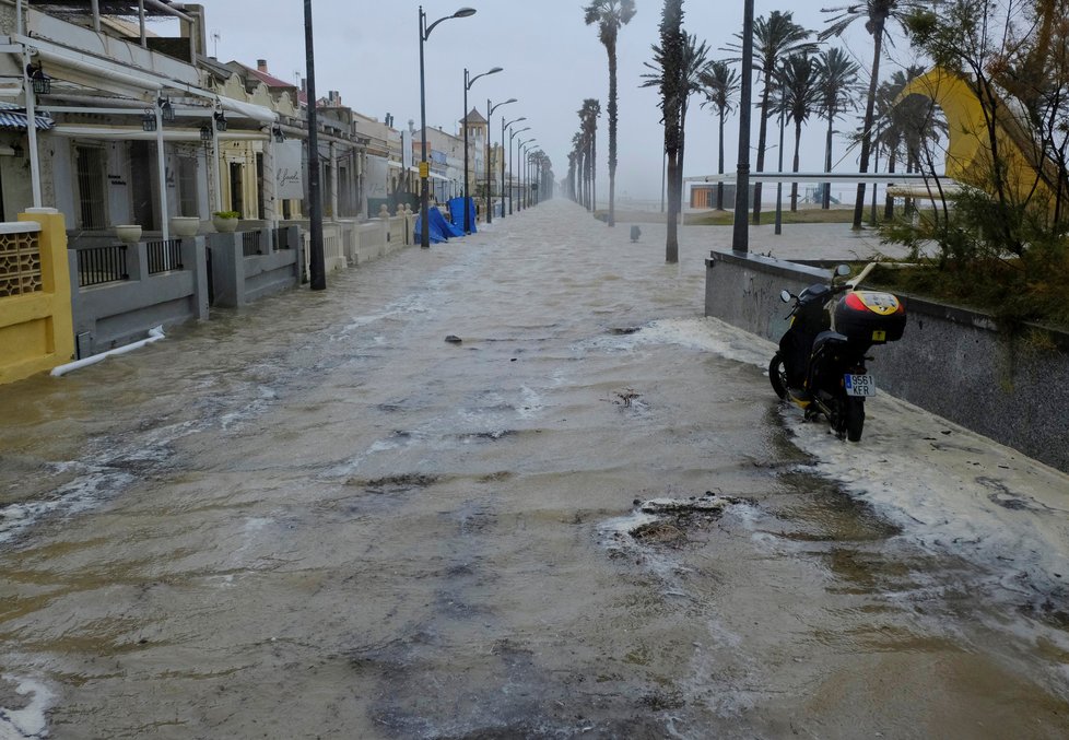 Španělsko zasáhla bouře Gloria, která se sebou přinesla i sněžení, (21.01.2020).