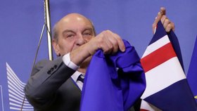 Necelý den před začátkem mimořádného summitu EU, na kterém mají premiéři a prezidenti sedmadvaceti zemí potvrdit dohodu o vystoupení Británie z bloku, se podařilo vyřešit námitky, které kvůli Gibraltaru na poslední chvíli vzneslo Španělsko.