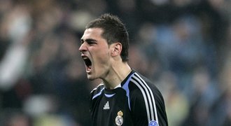 Casillas: Ať se UEFA stará o hřiště a ne stulpny