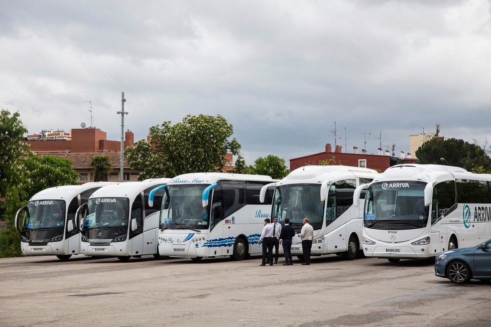 Čínský magnát Li Ťin-jüan zaplatil svým 2500 zaměstnancům dovolenou ve Španělsku.