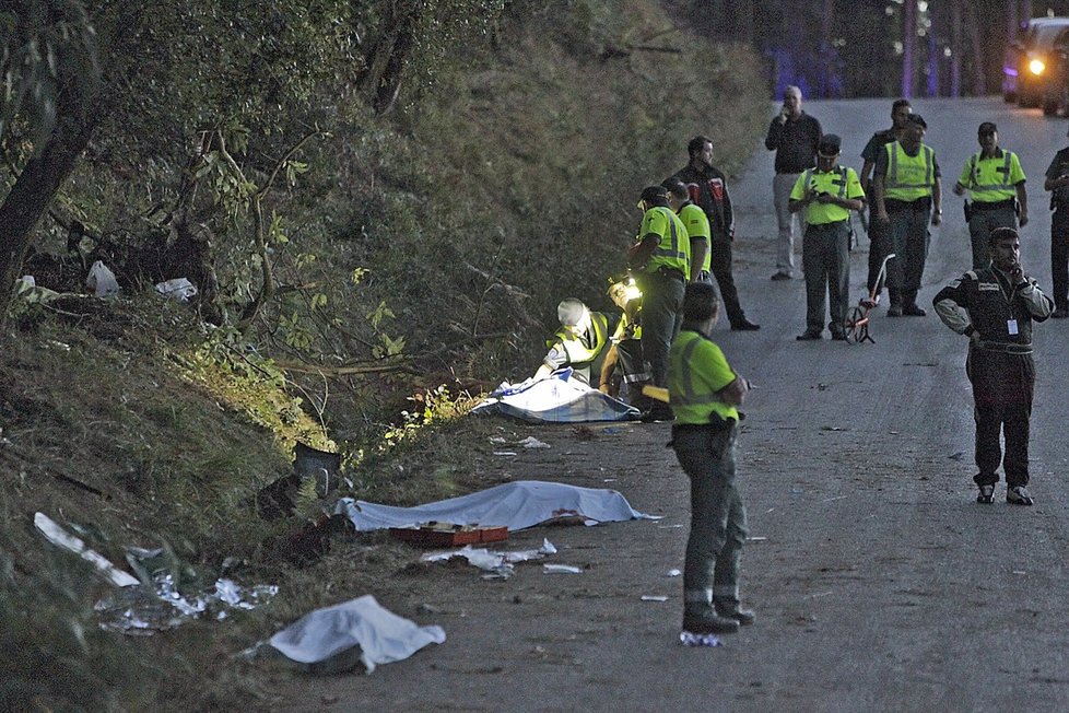 Automobil vjel při závodu do diváků a zabil 6 lidí. Mezi nimi byly i dvě těhotné ženy a 8letý chlapec.