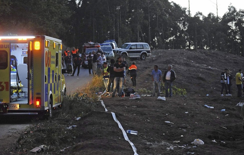 Automobil vjel při závodu do diváků a zabil 6 lidí. Mezi nimi byly i dvě těhotné ženy a 8letý chlapec.