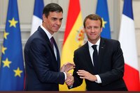 Macron chce bič i na Čechy. Kvůli odmítání uprchlíků s nárokem na azyl