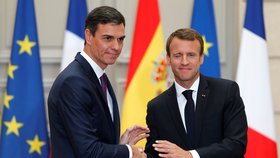 Španělský premiér Pedro Sanchez a prezident Francie Emmanuel Macron, 23.6.2018