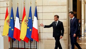 Španělský premiér Pedro Sanchez a prezident Francie Emmanuel Macron, 23.6.2018