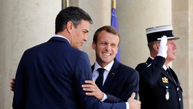 Španělský premiér Pedro Sanchez a prezident Francie Emmanuel Macron, 23.6.2018