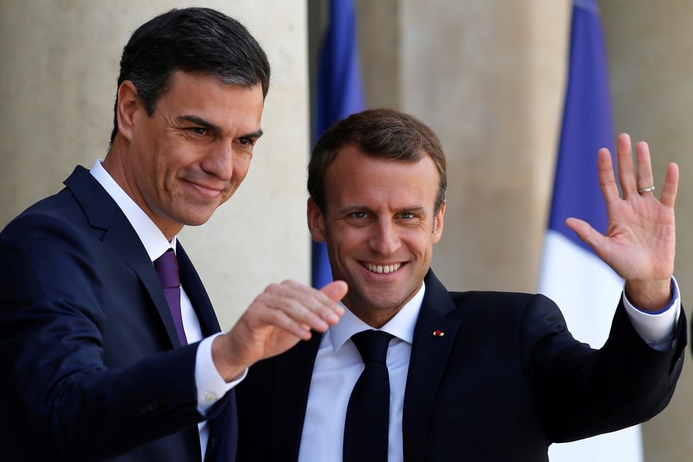 Španělský premiér Pedro Sanchez a prezident Francie Emmanuel Macron, 23.6.2018