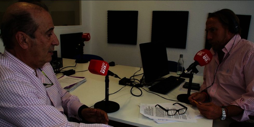 Francisco Franco Martínez-Bordiú během rozhovoru v rádiu