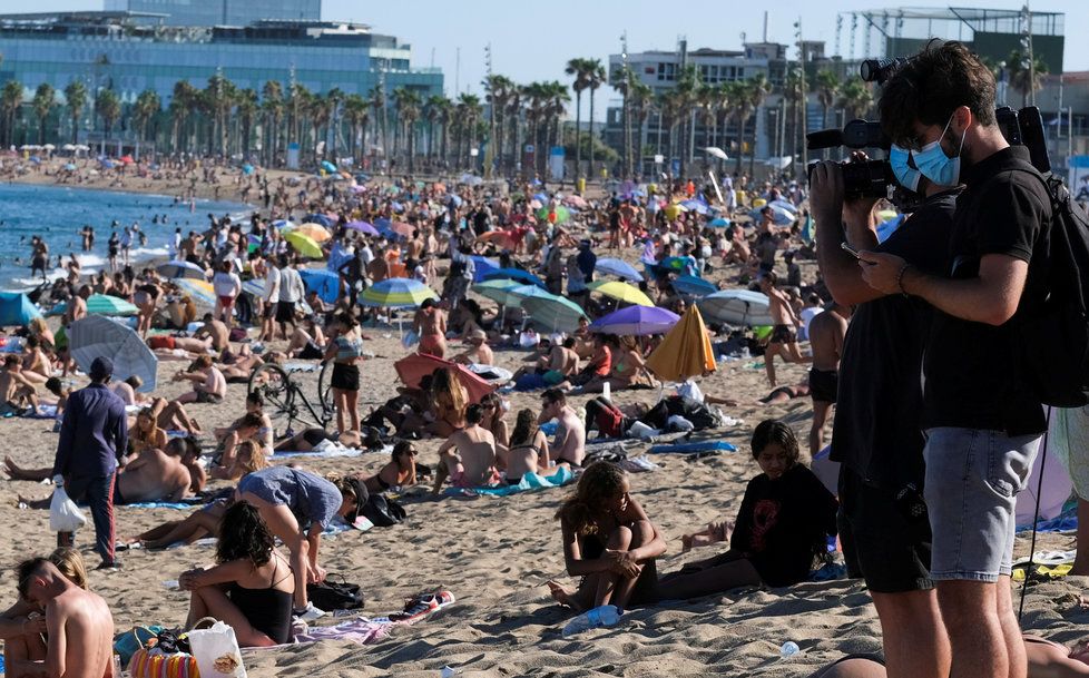Obležené pláže koronaviru navzdory: Barcelona v červenci 2020