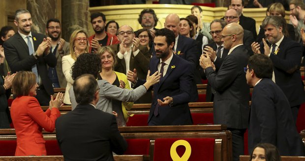 Katalánci do čela parlamentu zvolili separatistu. Recesisti jim chtějí „ukrást“ Barcelonu