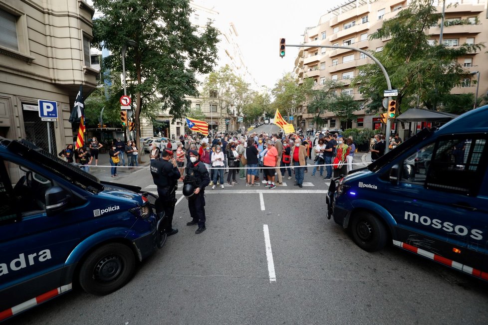 Zadržení Puigdemonta na Sardinii vyvolalo také protesty lidí