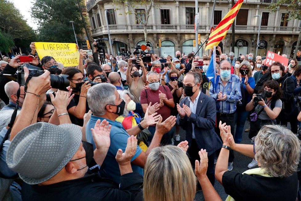 Zadržení Puigdemonta na Sardinii vyvolalo také protesty lidí