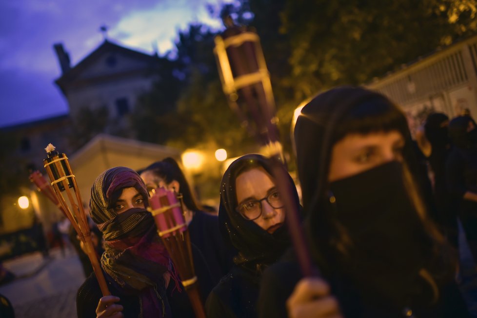 Feministické spolky protestovaly proti násilí při sanfermínských slavnostech.