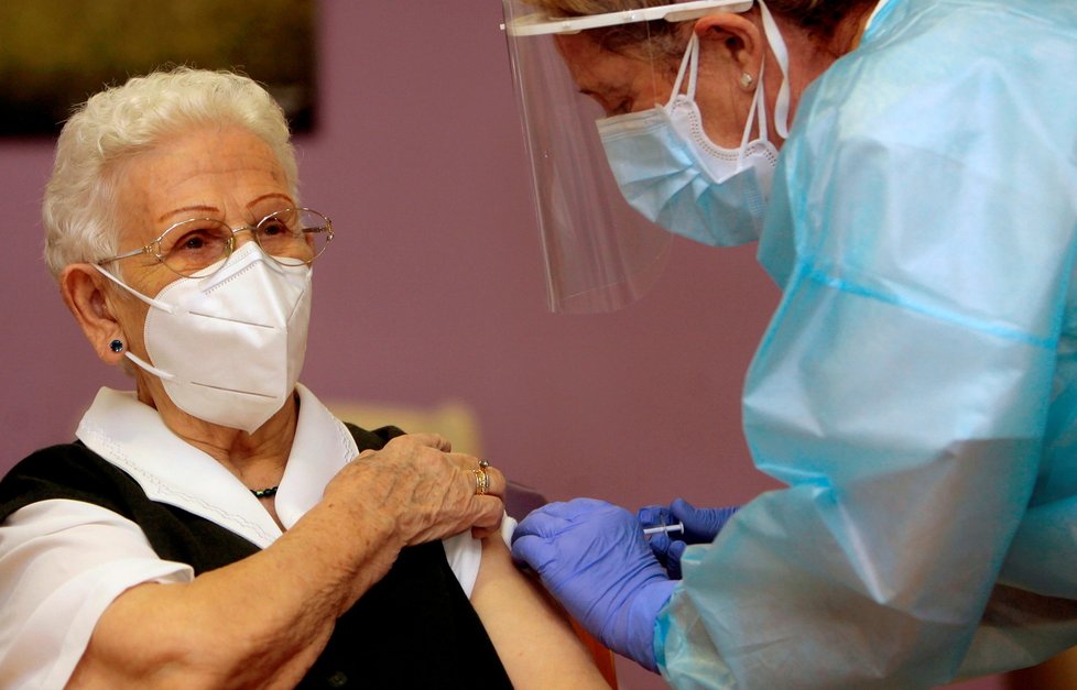 Španělsko zahájilo očkování proti covidu (27. 12. 2020).