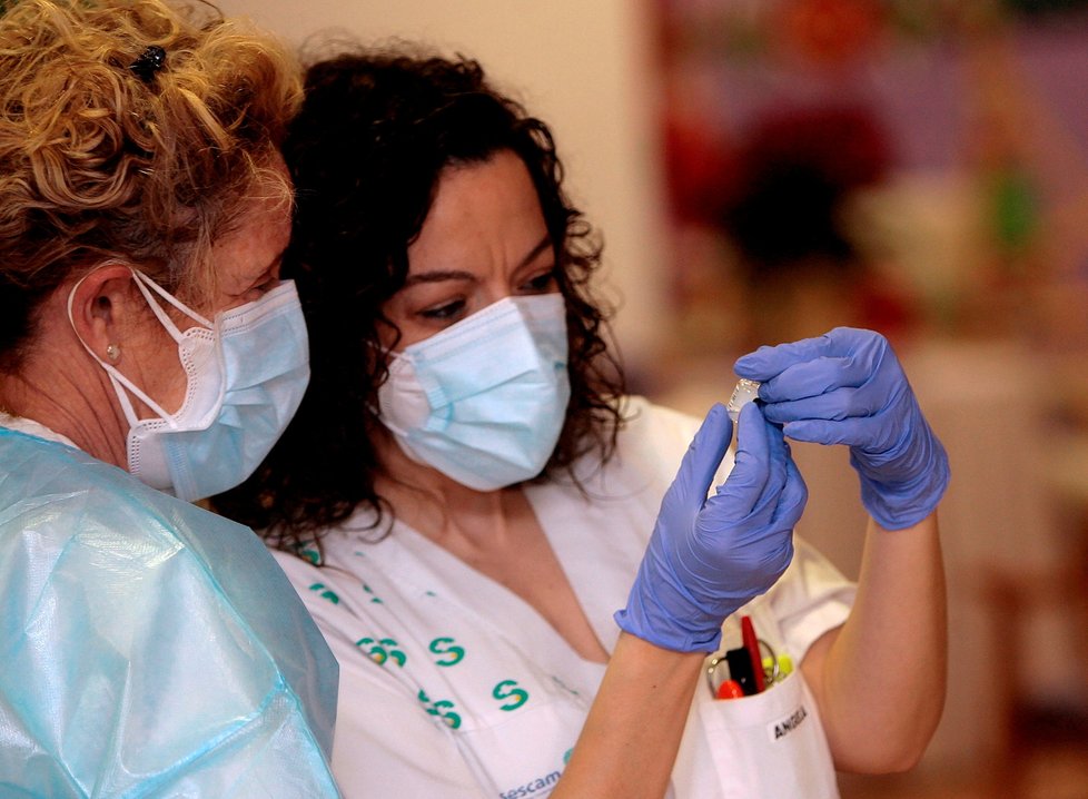 Španělsko zahájilo očkování proti covidu (27. 12. 2020).