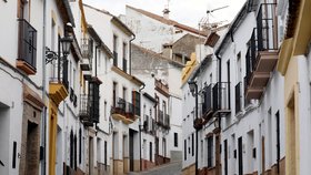 Prázdné ulice ve španělském městě Ronda (15. 3. 2020)