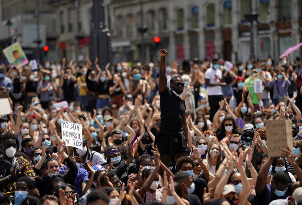 Demonstrace proti policejnímu násilí v Madridu. (7. 6. 2020)