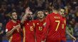 Fotbalisté Španělska slaví gól do sítě Makedonie