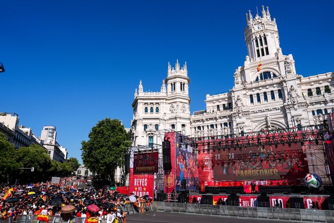 Příprava oslav na Plaza de Cibeles Příprava oslav na Plaza de Cibeles