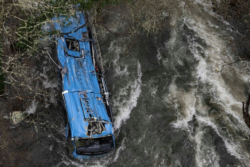 Na konci loňského roku ve Španělsku sjel autobus do řeky, 6 mrtvých