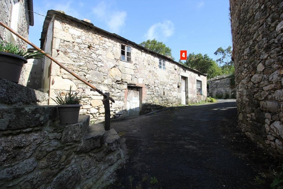 V ceně jednoho domu si můžete ve španělské Galicii koupit celou vesnici.
