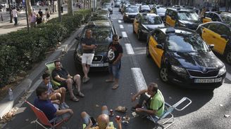 Španělští taxikáři budou pokračovat v protestech, hrozí i blokádou hranice s Francií