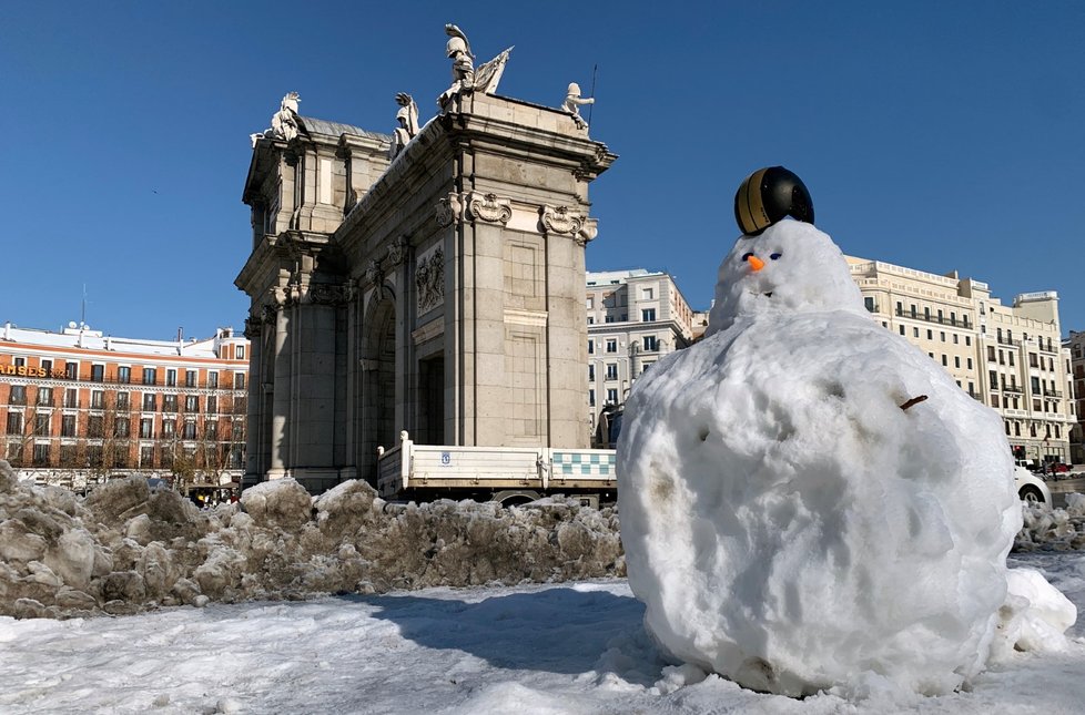 Madrid se potýká s nebývalými mrazy a přívaly sněhu.